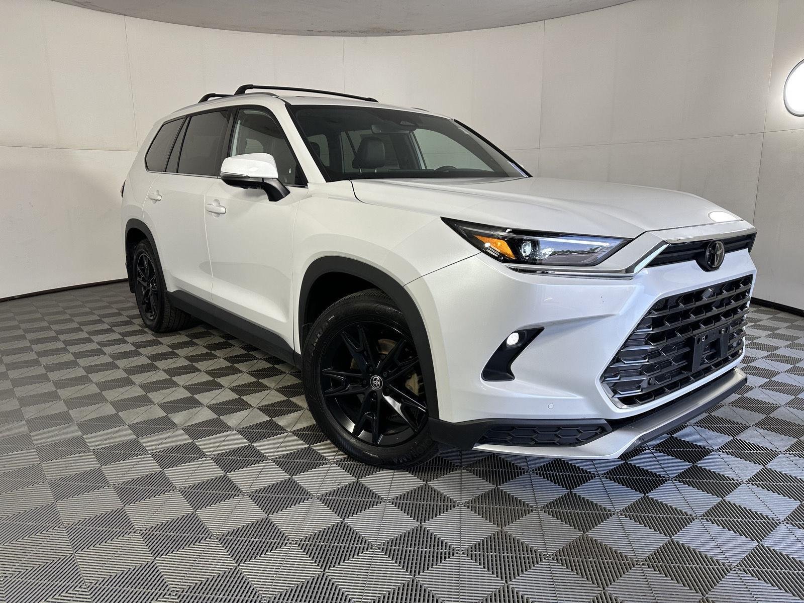 Used 2026 Wind Chill Pearl Toyota MAX Limited image 17
