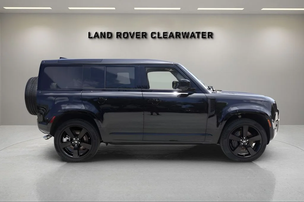 Certified Used 2025 Black Land Rover X-Dynamic SE image 6
