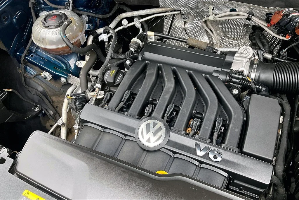Certified Used 2023  Volkswagen 3.6L V6 SEL R-Line image 24