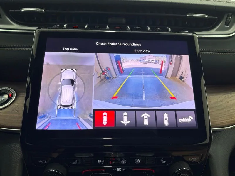 Used 2025 White Jeep Summit image 36