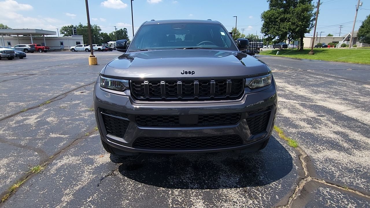 New 2026 Baltic Gray Metallic Clear-Coat Exterior Paint Jeep Altitude image 3