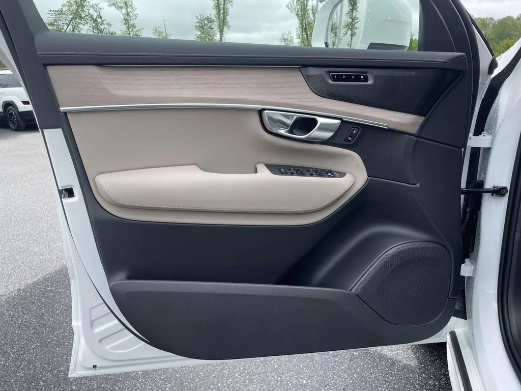 New 2026 Crystal White Pearl Volvo Plus image 5