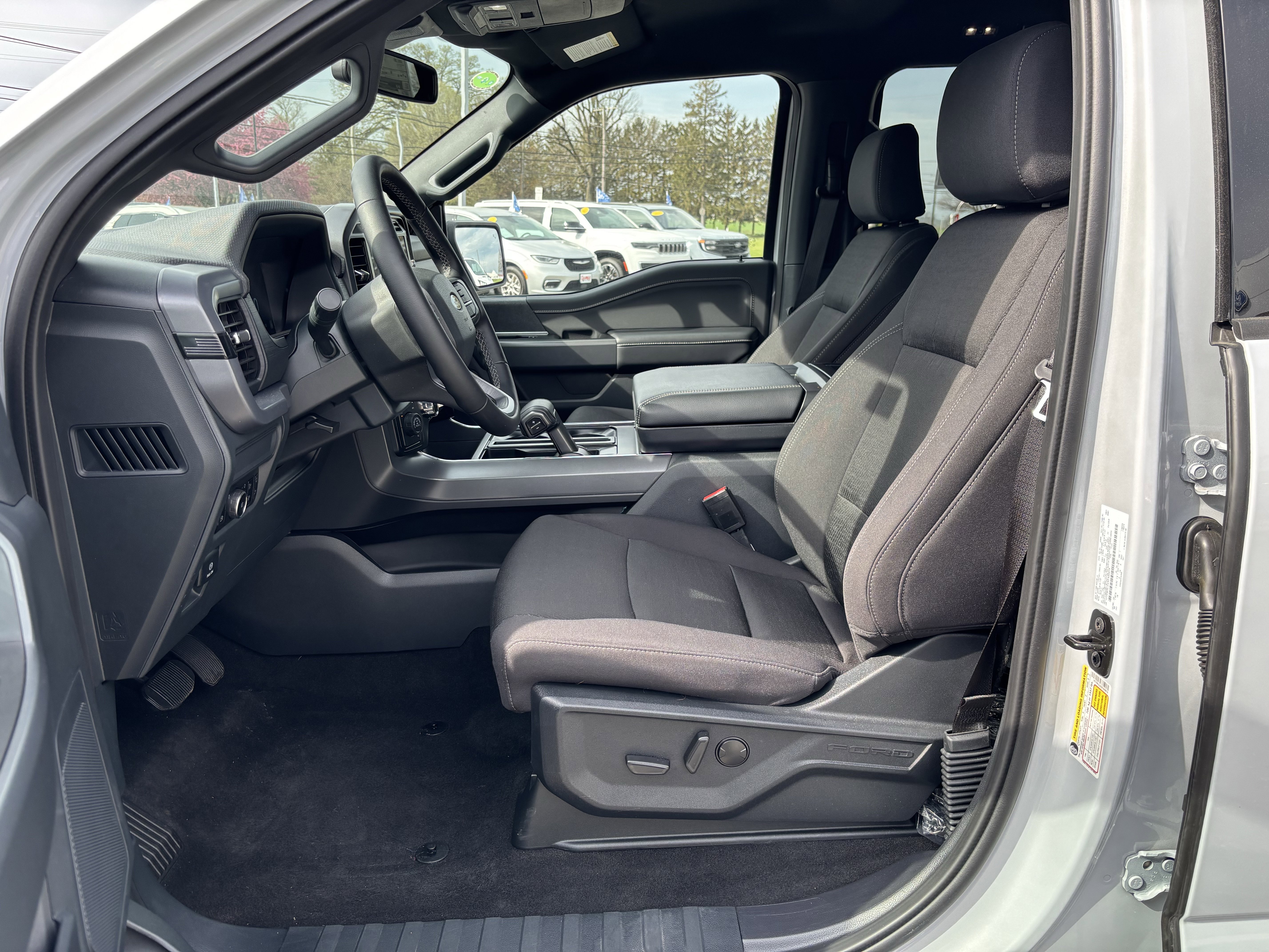 2025 Ford F-150 XLT - Photo 9