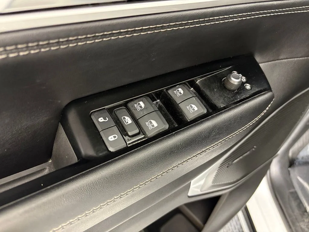 Used 2023 White Jeep Base image 15