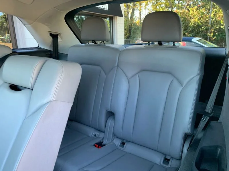 Used 2019 White Audi 55 TFSI Premium Plus Sport Utility 4D image 40