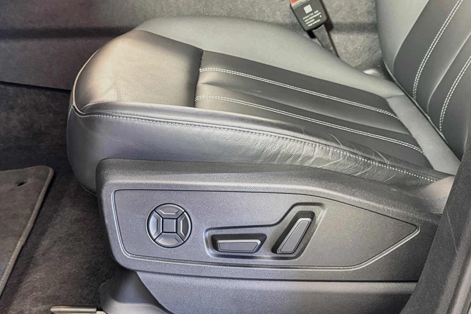 Used 2025 Tambora Gray Metallic Audi Premium image 16
