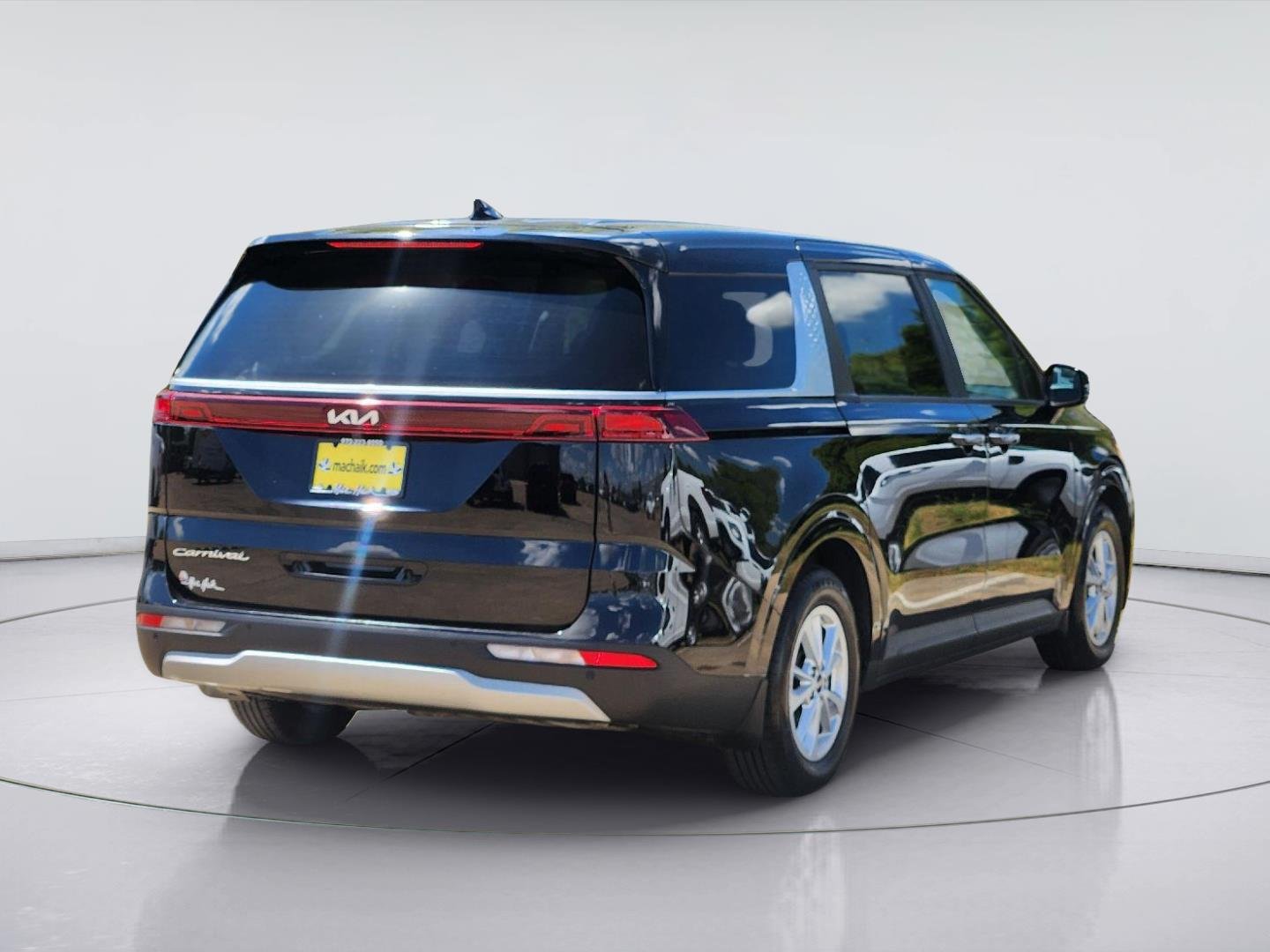 Used 2022 Aurora Black Pearl Kia LXS image 4
