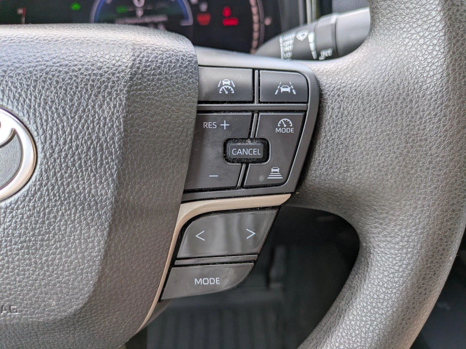 Certified Used 2025  Toyota LE image 23