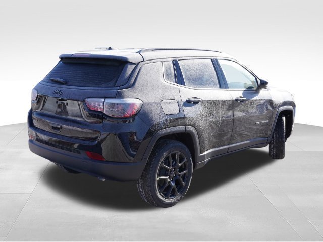 New 2026 Diamond Black Crystal Pearl-Coat Exterior Paint Jeep Altitude Special Edition image 3