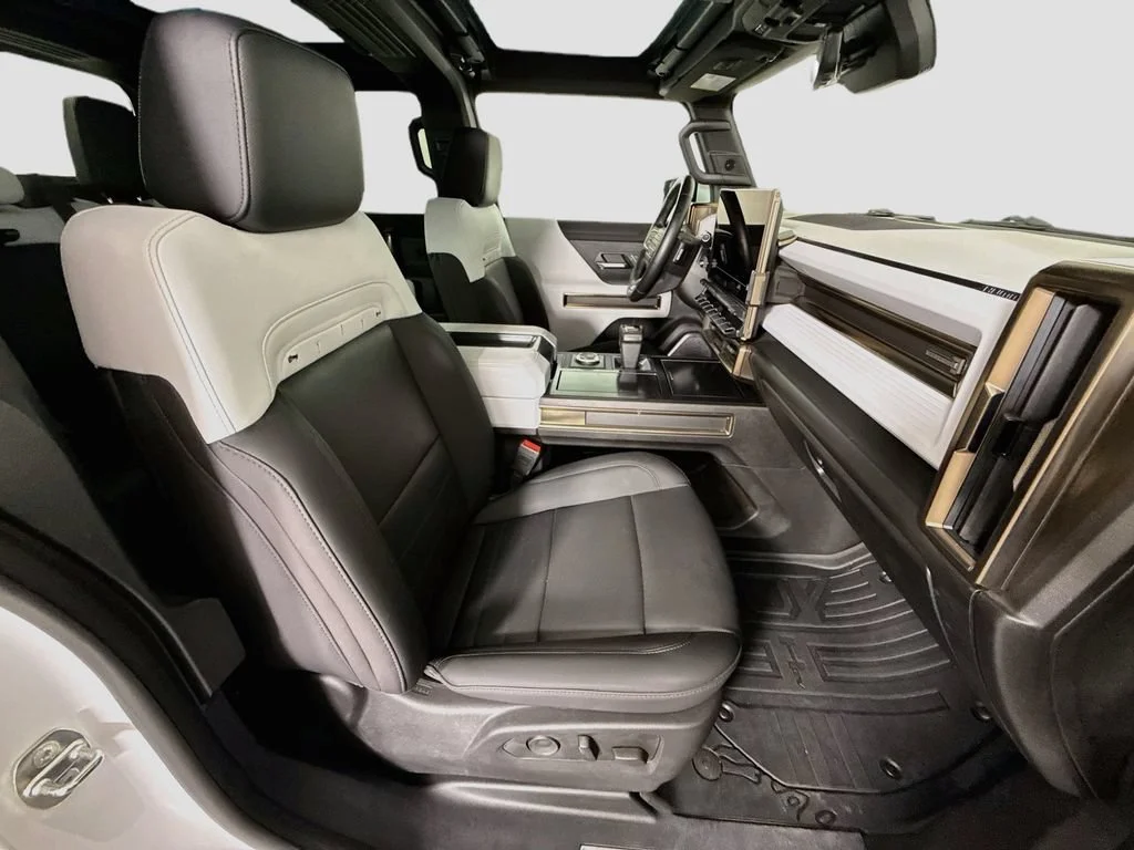 Used 2023 INTERSTELLAR WHITE GMC 3X image 29