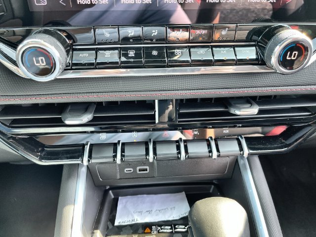 2026 Chevrolet Colorado photo 18 of 35