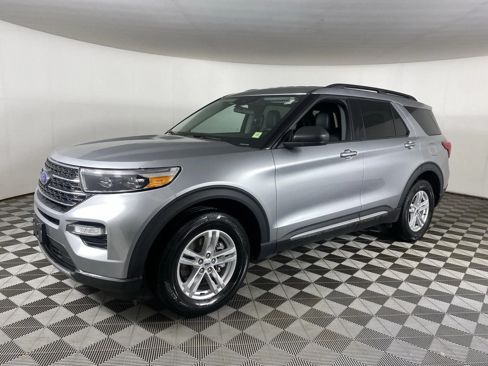 Used 2023 Iconic Silver Ford XLT image 6