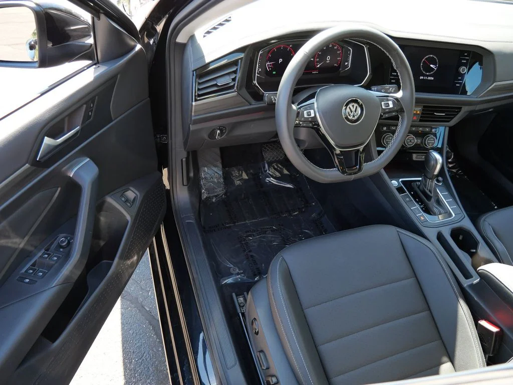 Used 2021 Black Volkswagen SEL image 11