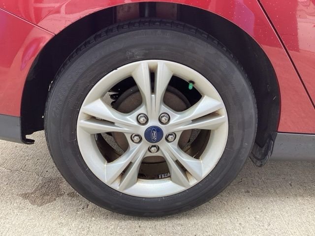 Used 2014 Red Ford SE image 8