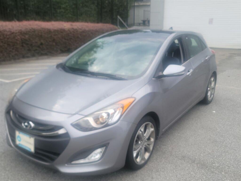 Used 2013 Shimmering Silver Hyundai w/Blue Int image 3