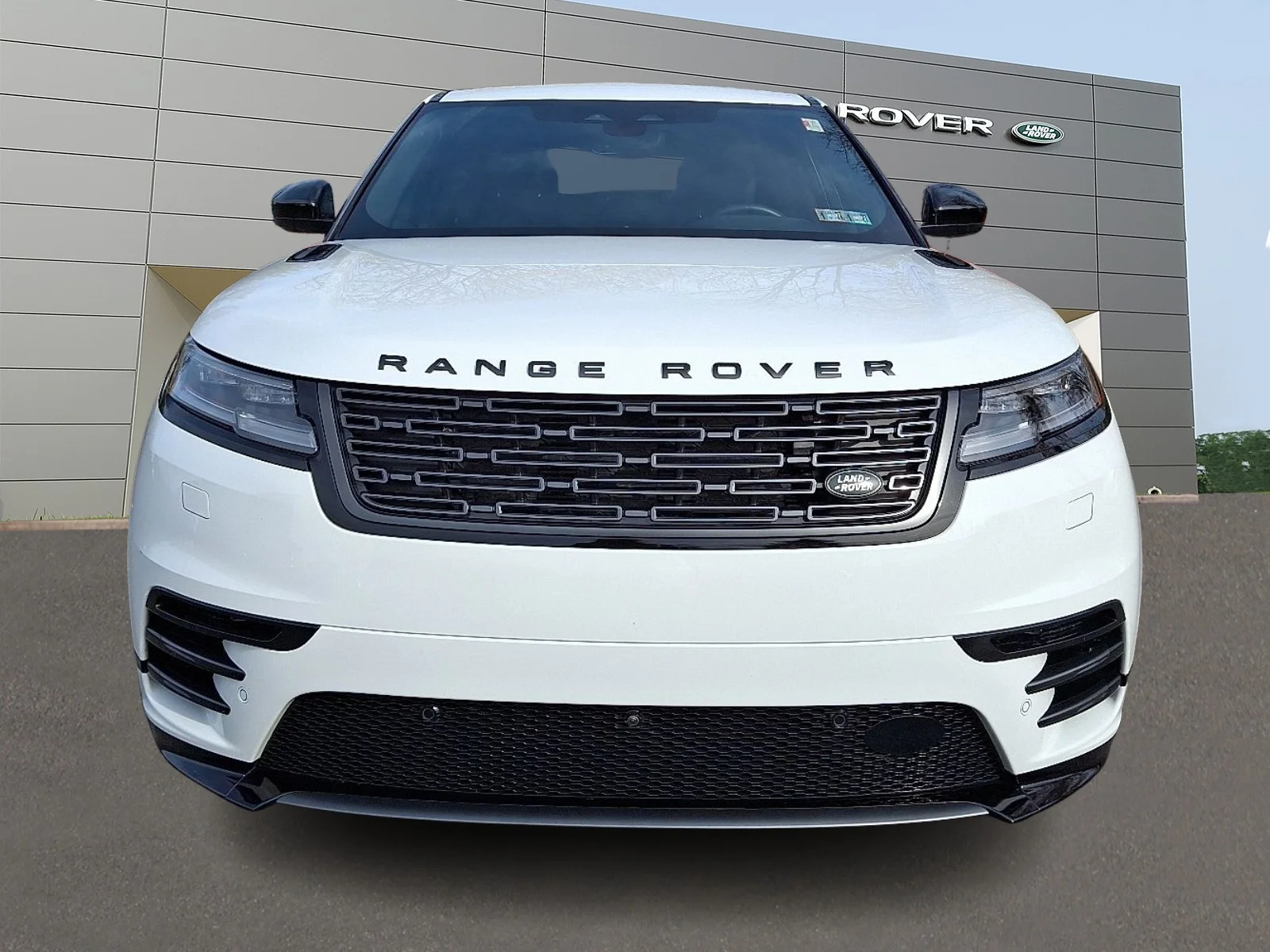 Certified Used 2026 Fuji White - 1AA Land Rover P250 Dynamic SE image 8