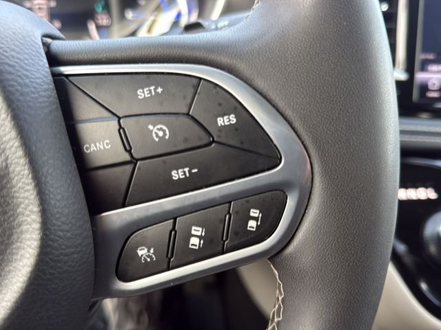 Used 2024 Black Chrysler Select image 23