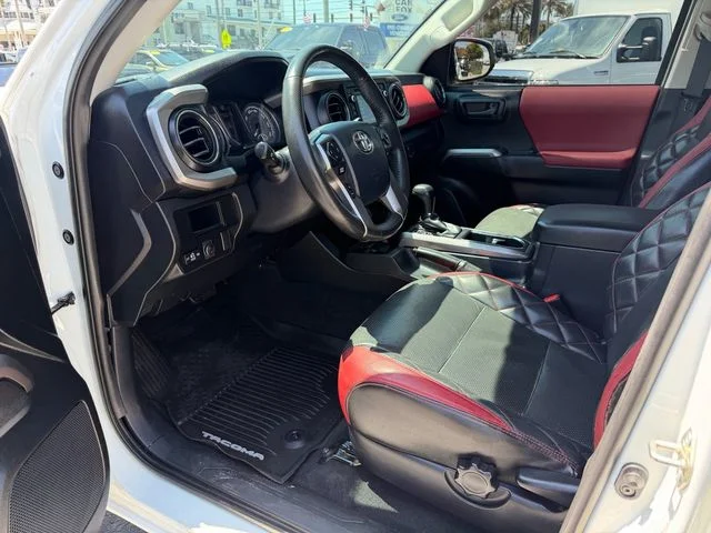Used 2017 White Toyota SR5 image 11