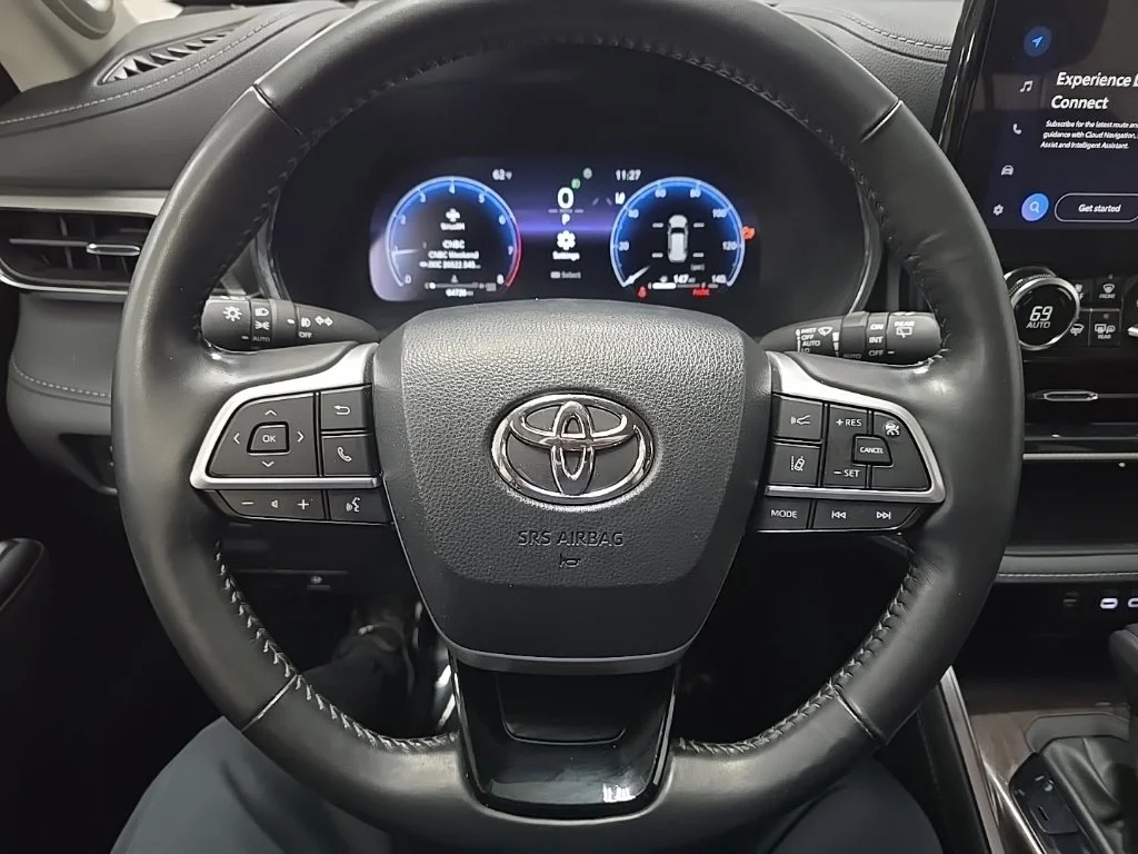 Used 2024  Toyota Platinum image 19