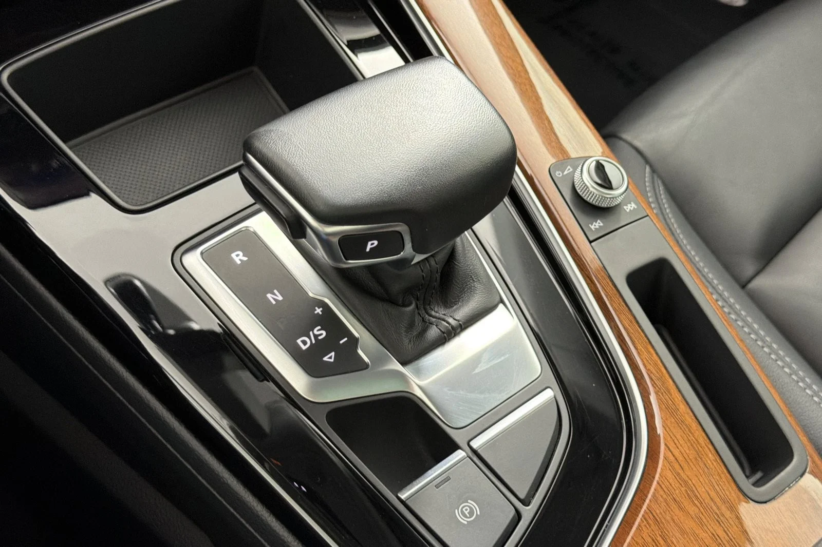 Used 2023 Manhattan Gray Metallic Audi Premium 40 TFSI quattro image 19