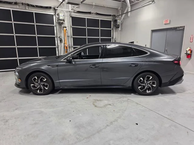 Used 2024 Gray Hyundai SEL image 4