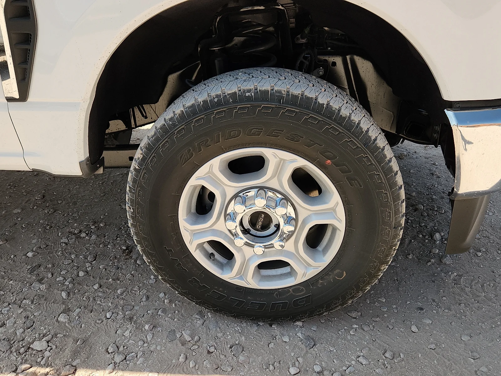 New 2027 Oxford White Ford XLT image 9