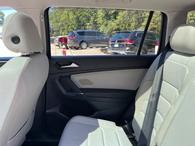 Used 2018 Gray Volkswagen 2.0T SEL Premium image 15