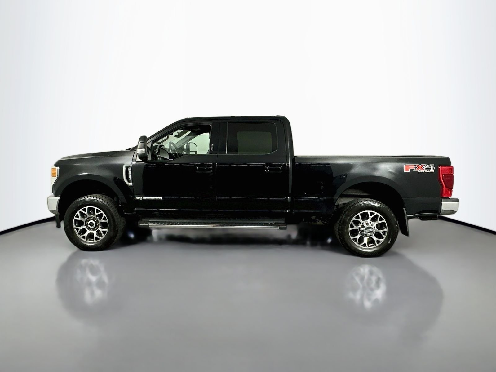 Used 2020 Black Metallic Ford Lariat image 4