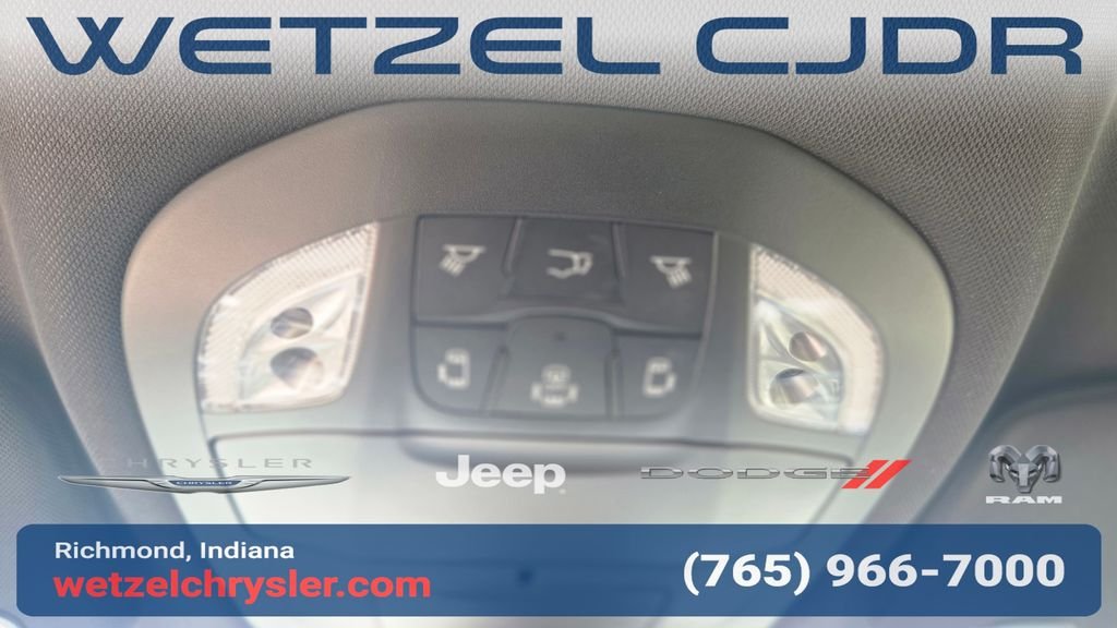 New 2027 Red Hot Pearl-Coat Exterior Paint Chrysler Select image 24