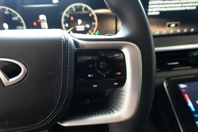 Used 2025 Silver INFINITI SENSORY image 31