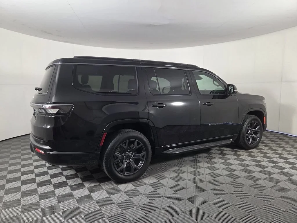 New 2026 High Gloss Black Exterior Paint Jeep Limited Altitude image 5
