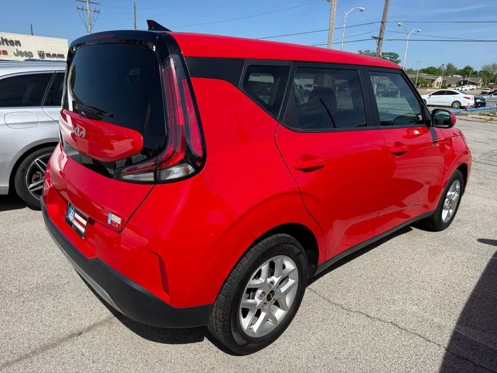 Used 2025 Red Kia LX image 30