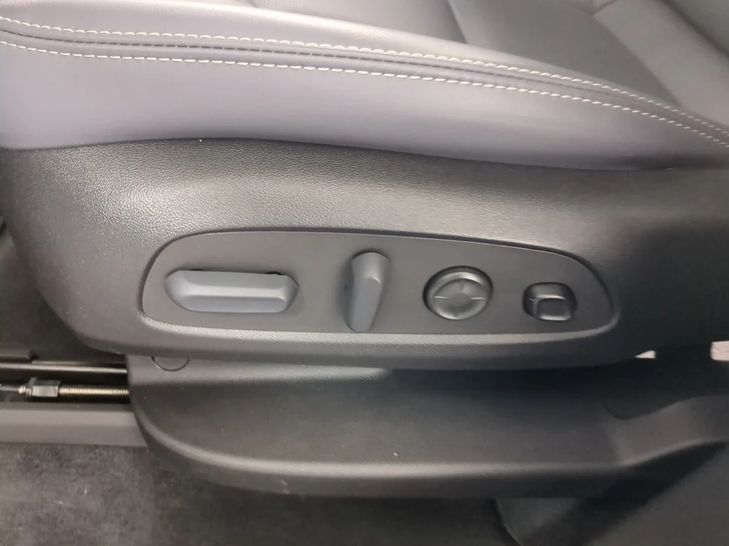 Used 2023 White Frost Tricoat Buick Premium image 12