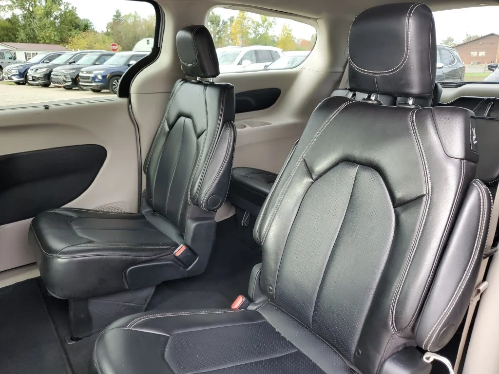 Used 2024 Silver Chrysler Touring L image 31