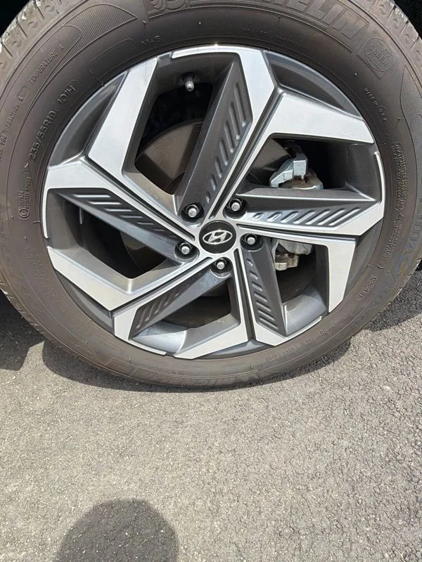 Used 2023 Silver Hyundai SEL image 9