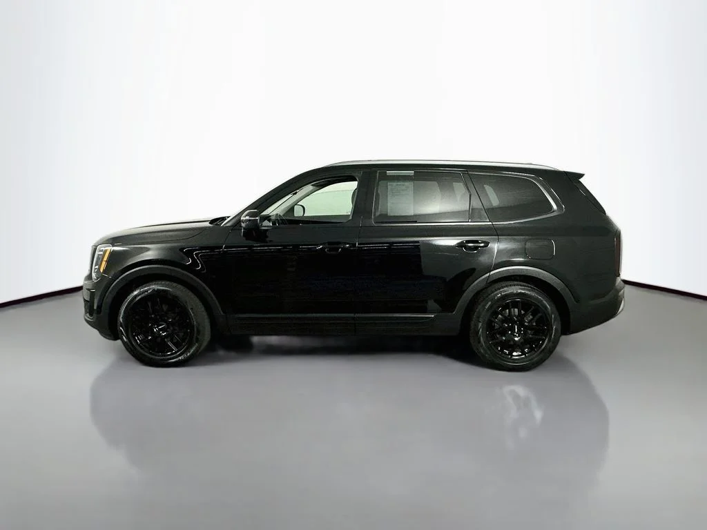 Used 2020 Ebony Black Kia EX image 5