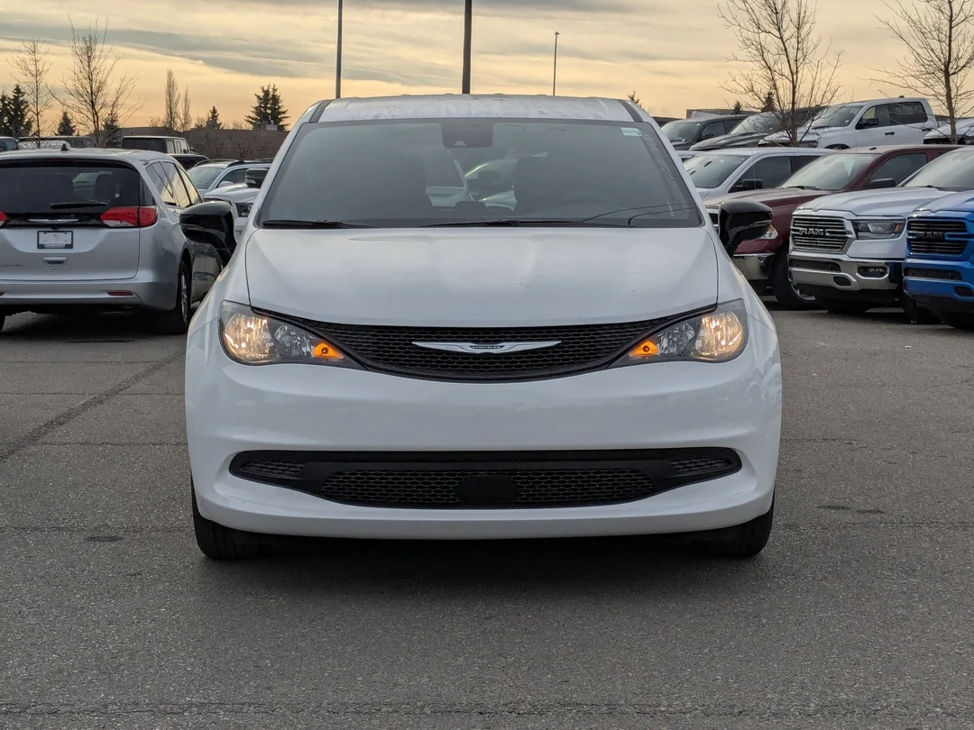 New 2026 White Chrysler SXT - - FWD - Power Liftgate - Power Sliding Doors - Leather & More! image 3