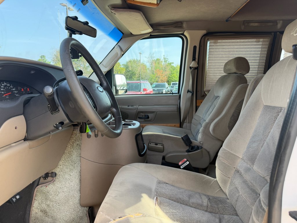 Used 2004 Oxford White Clearcoat Ford Recreational image 9