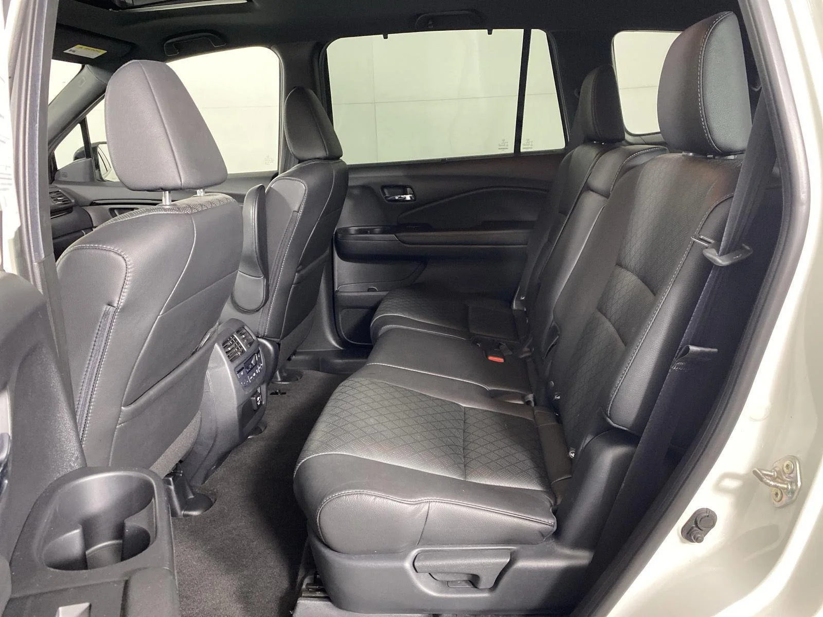 Used 2019 White Diamond Pearl Honda Touring image 25
