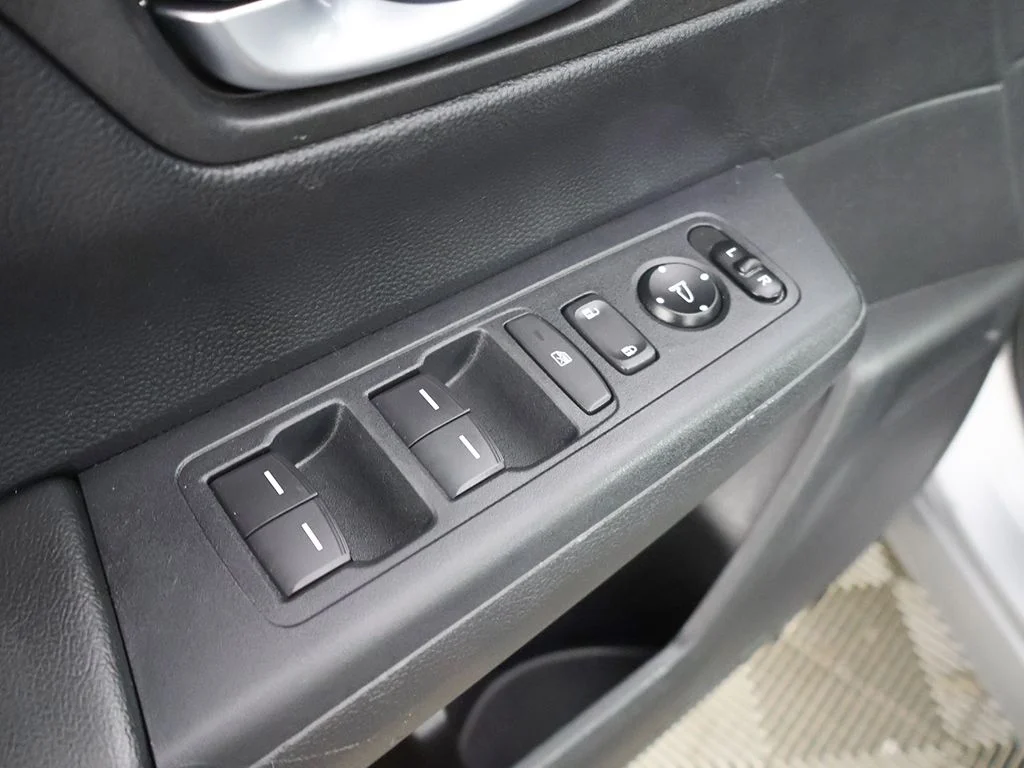 Used 2025 Solar Silver Metallic Honda Sport-L image 38
