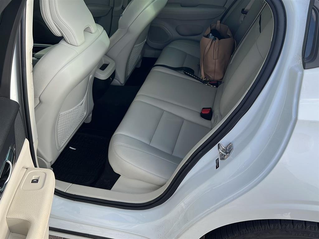 Used 2019 Crystal White Pearl Metallic Volvo Momentum image 8