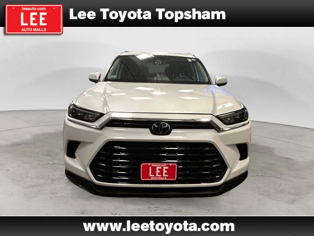 Used 2024 Pearl Toyota XLE image 8