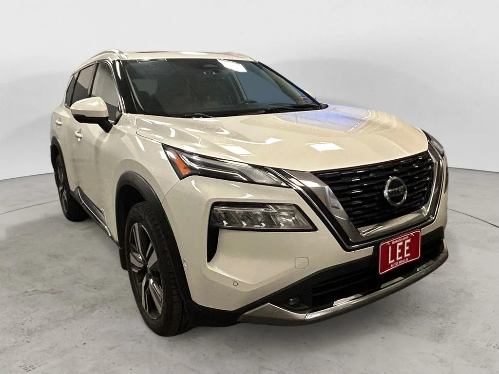 Used 2021 Pearl White Nissan Platinum image 8
