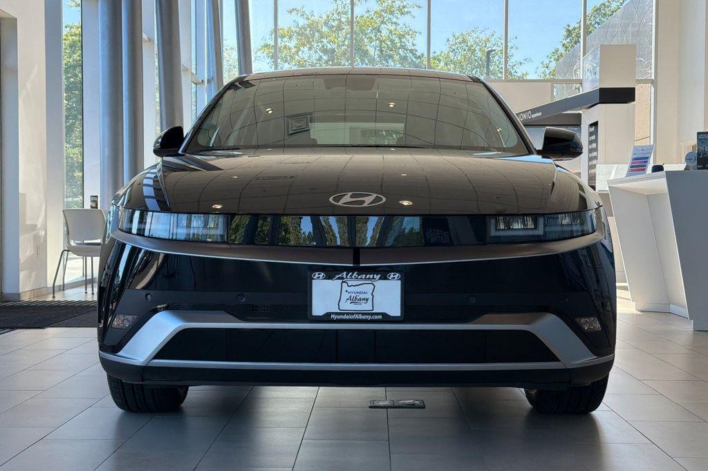 New 2026 Black Hyundai SE image 6