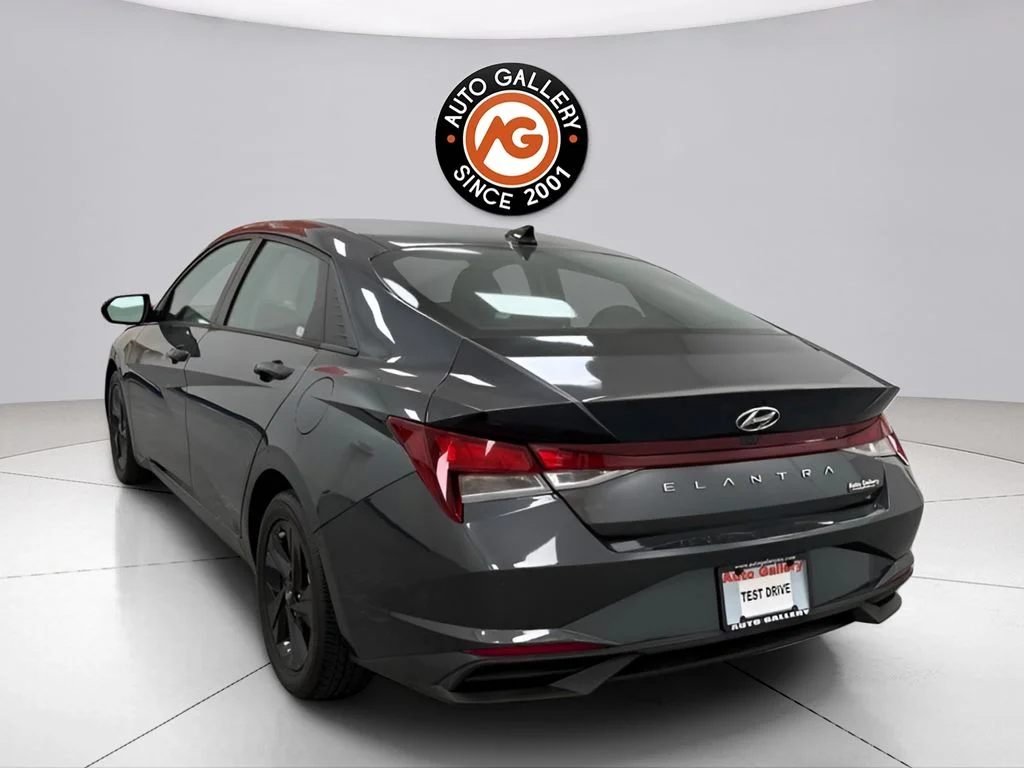 Used 2021 Gray Hyundai SEL image 6
