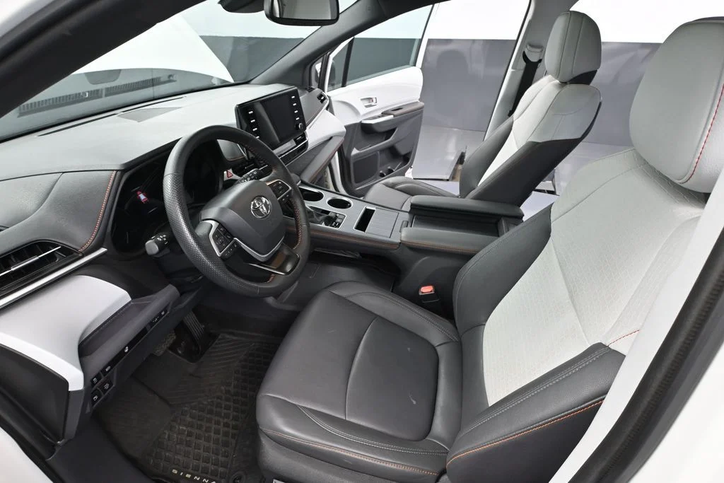 2024 Toyota Sienna XSE - Photo 20