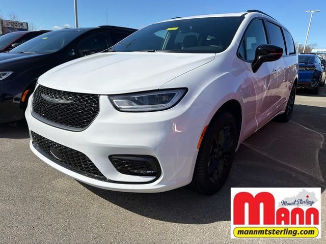 2026 Chrysler Pacifica Limited AWD's photo