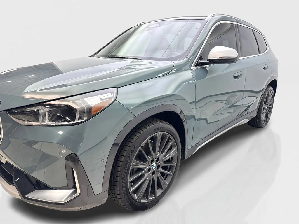 Used 2023 Green BMW xDrive28i image 11