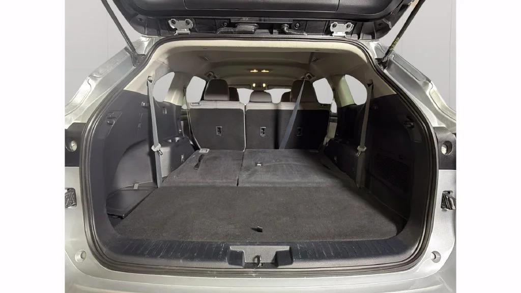 Used 2022 Silver Toyota L image 28