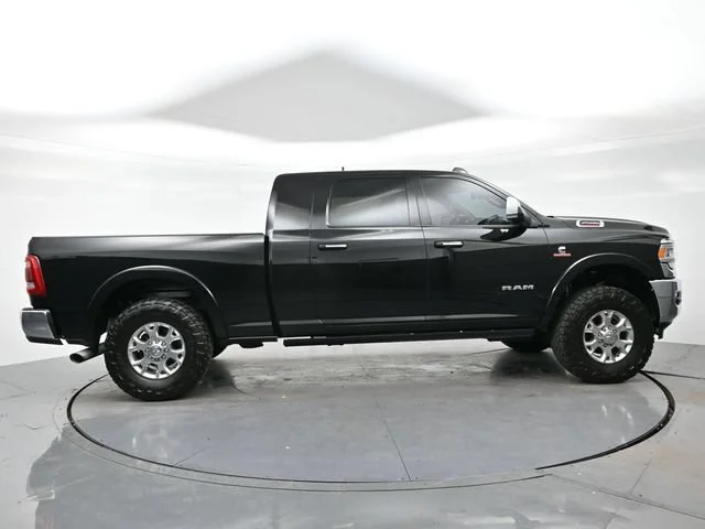 Used 2022 Diamond Black Crystal Pearlcoat Ram Laramie image 8